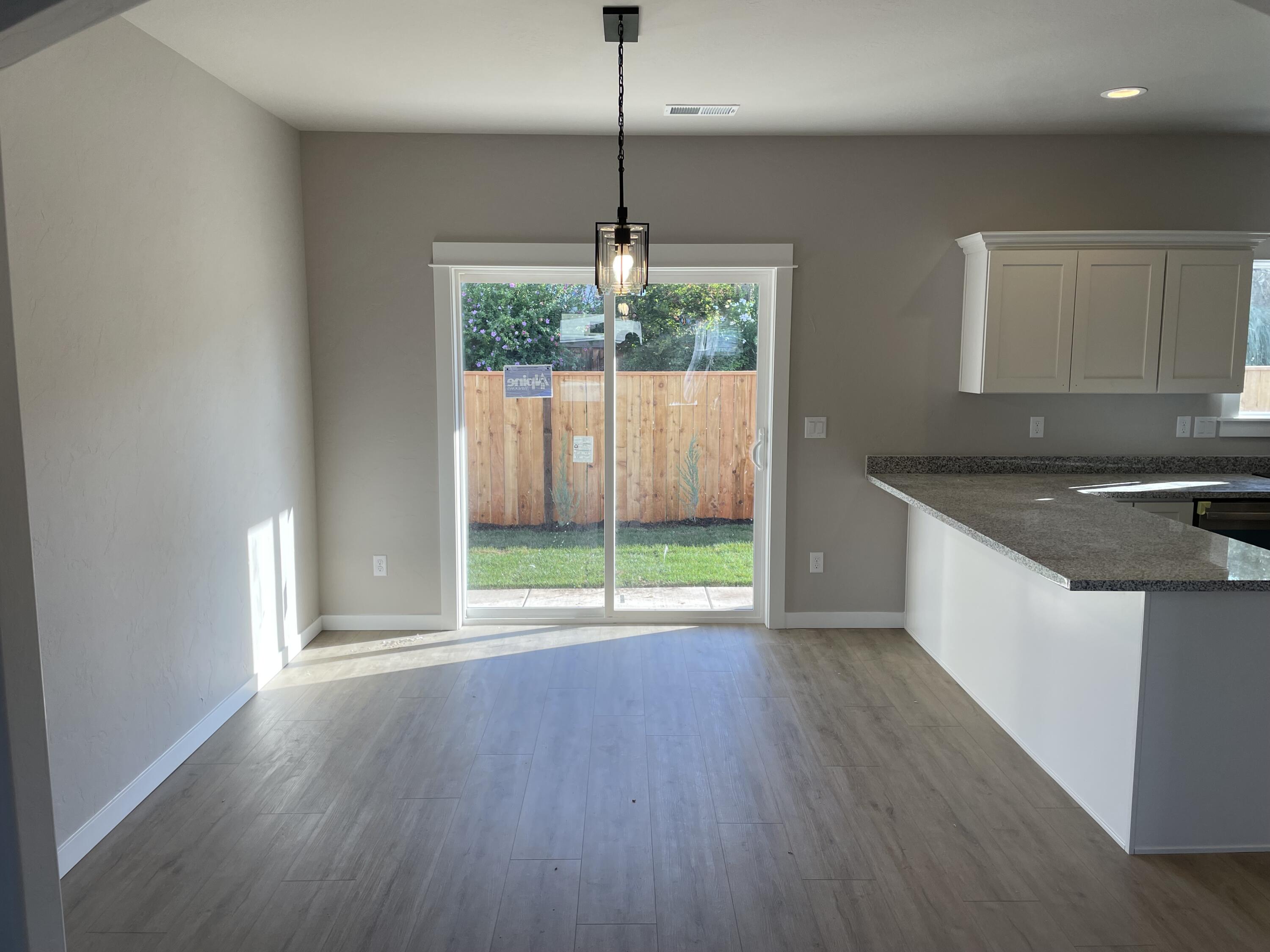 2769 Roberts Road Medford, OR 97504 - Photo 7 of 29 Dinning Room