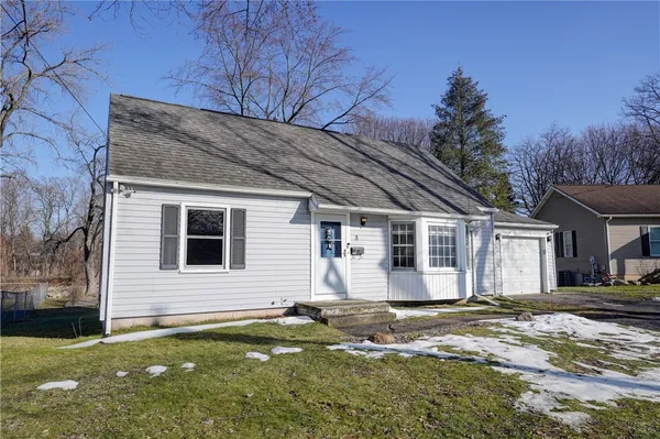 $402,500 | 8 Packet Boat Drive, Perinton, NY 14450