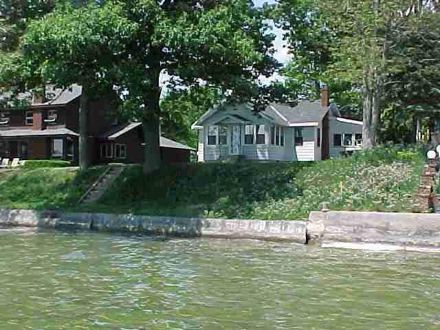 8607 East Black Point Road Syracuse, IN 46567 - Photo 1 of 8 Gallery Image 1