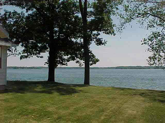 8607 East Black Point Road Syracuse, IN 46567 - Photo 3 of 8 Gallery Image 3