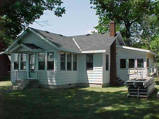 8607 East Black Point Road Syracuse, IN 46567 - Photo 8 of 8 Gallery Image 8