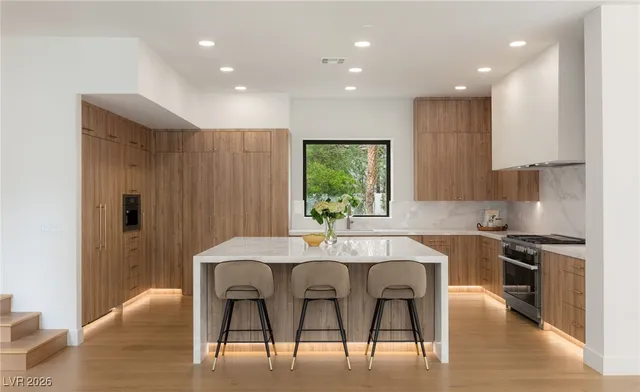 $4,195,000 | 204 Luxaire Court, Las Vegas, NV 89144