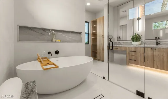 $4,195,000 | 204 Luxaire Court, Las Vegas, NV 89144