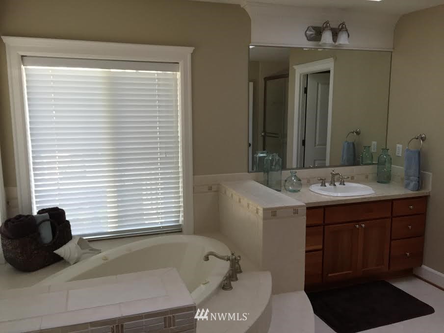 1822 Southeast 8th Place Renton, WA 98057 - Photo 16 of 21
