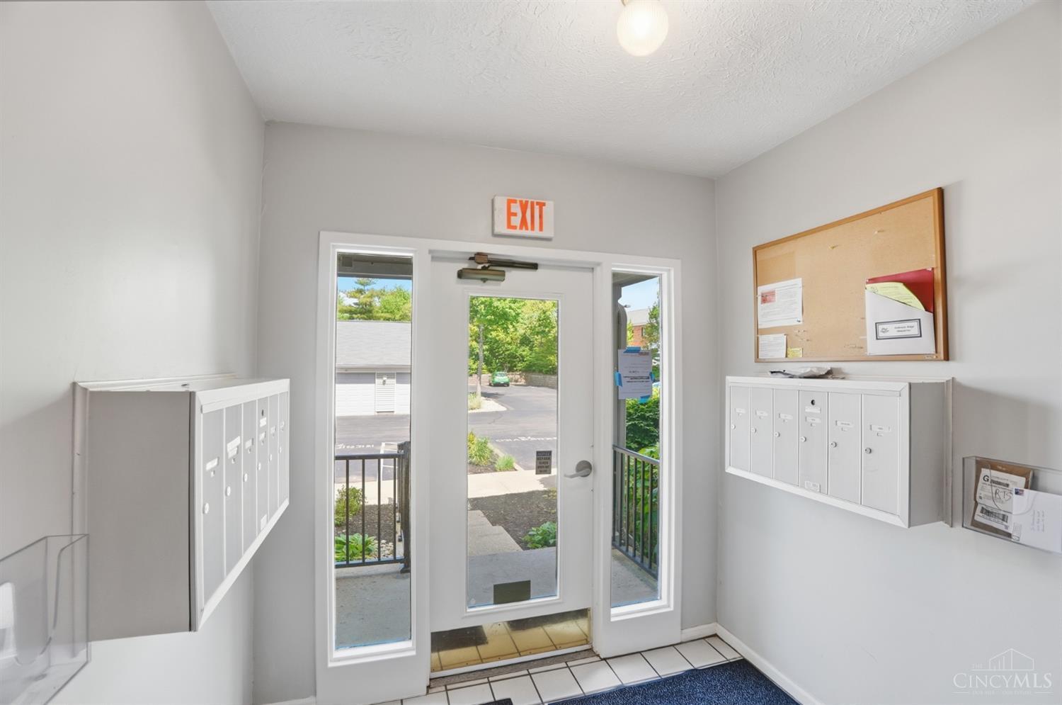 7372 Ridgepoint Drive, Unit 10 Cincinnati, OH 45230 - Photo 5 of 42
