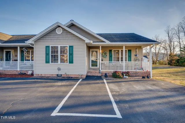 $205,999 | 205 Dawn Drive, Unit 6, Elizabethton, TN 37643