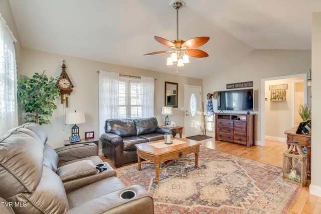 $205,999 | 205 Dawn Drive, Unit 6, Elizabethton, TN 37643