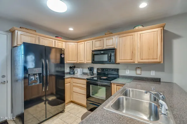 $205,999 | 205 Dawn Drive, Unit 6, Elizabethton, TN 37643