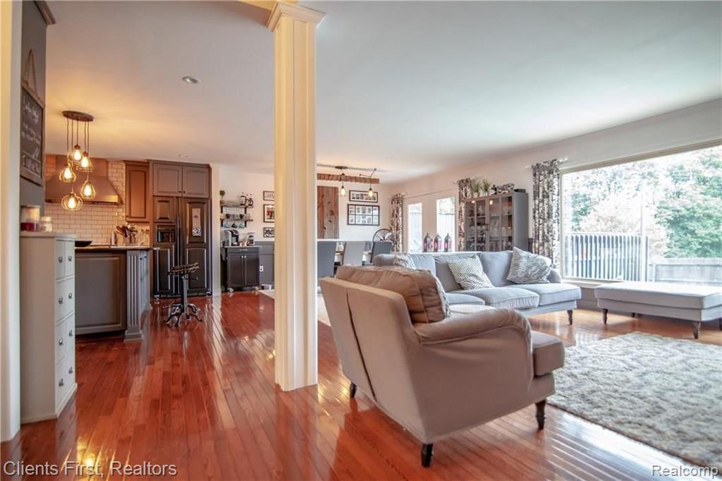 25236 Hopkins Road Farmington Hills, MI 48335 - Photo 6 of 53