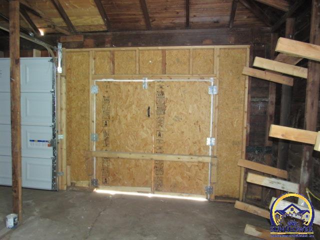 612 Southwest 5th Street Topeka, KS 66603 - Photo 18 of 18 Garage