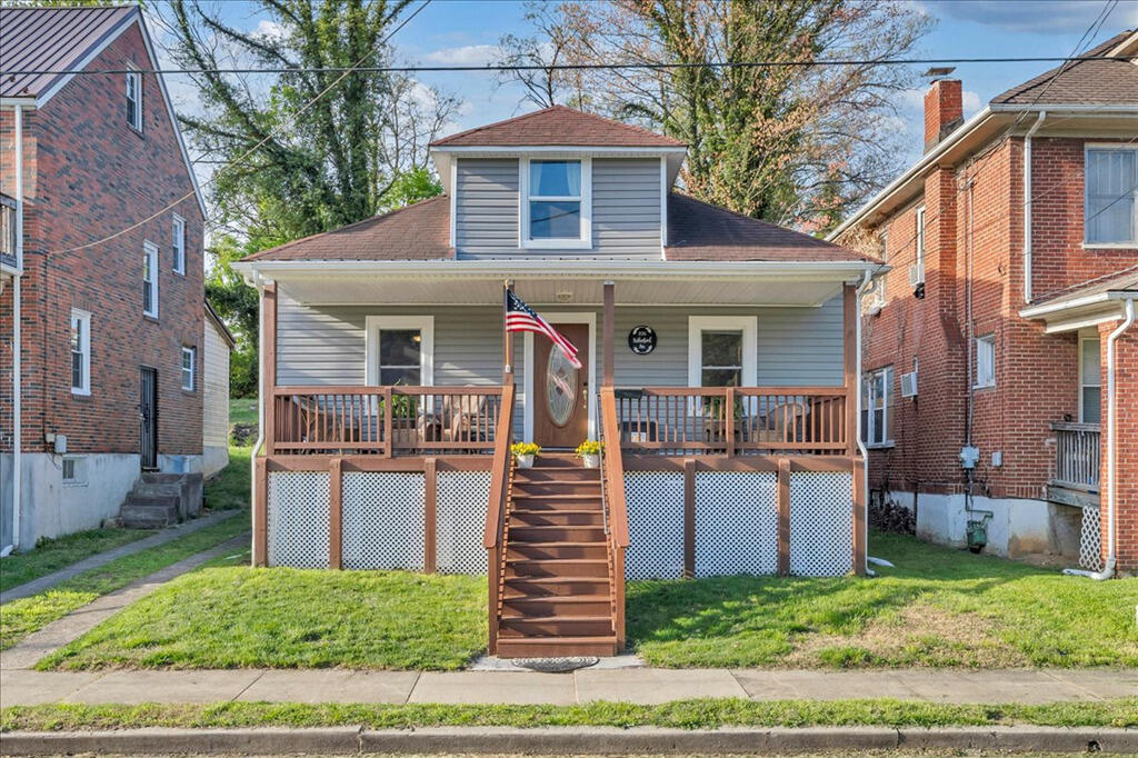 826 Rutherford Avenue Northwest Roanoke, VA 24016 - Photo 1 of 28 20153601-mib02927_201536_S