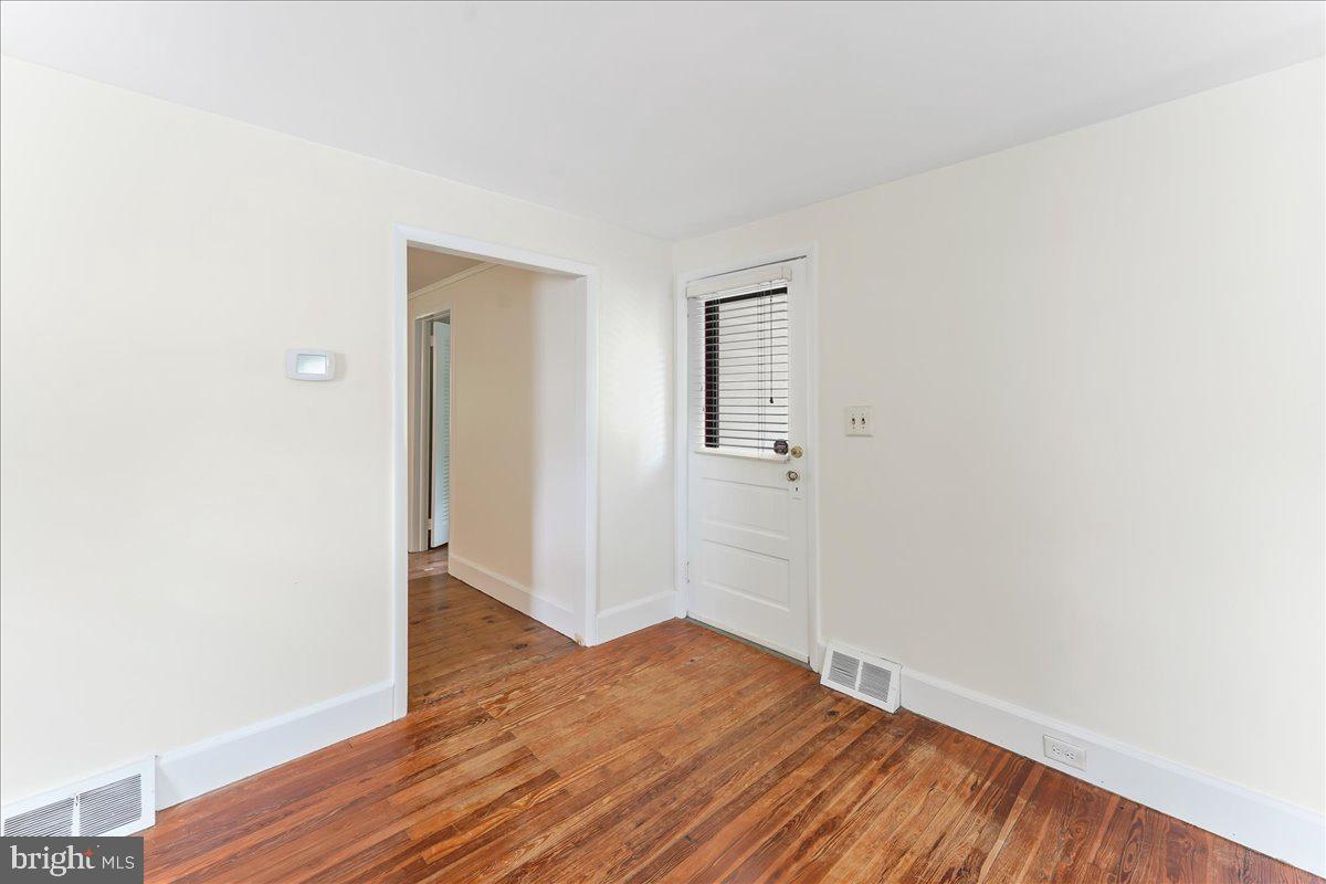 1786 West Doe Run Road Kennett Square, PA 19348 - Photo 20 of 39 Front Door-Living Room