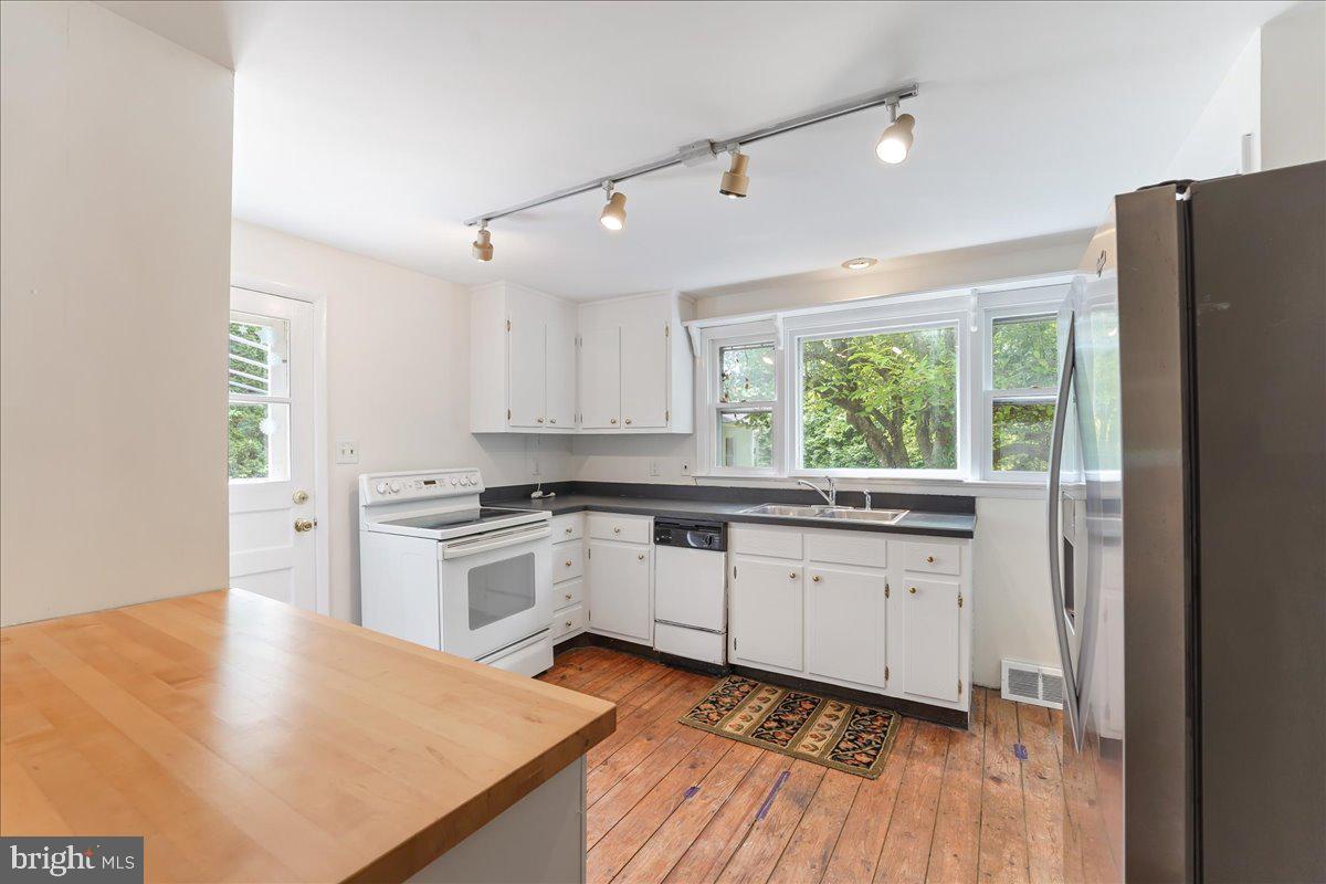 1786 West Doe Run Road Kennett Square, PA 19348 - Photo 25 of 39 Kitchen-Island with Butcher Block
