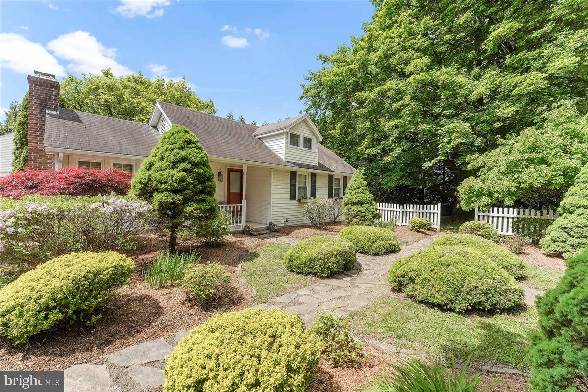 1786 West Doe Run Road Kennett Square, PA 19348 - Photo 3 of 39 Beautiful approach