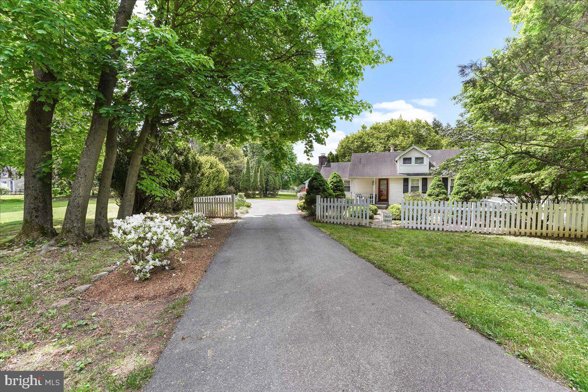 1786 West Doe Run Road Kennett Square, PA 19348 - Photo 8 of 39 Driveway