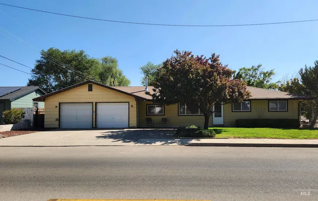 $240,000 | 1540 North 10th E Street, Mountain Home, ID 83647