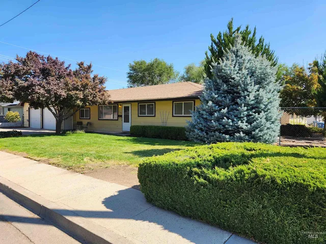 $240,000 | 1540 North 10th E Street, Mountain Home, ID 83647