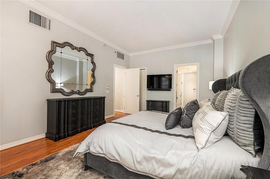 4900 Central Street, Unit 101 Kansas City, MO 64112 - Photo 14 of 37