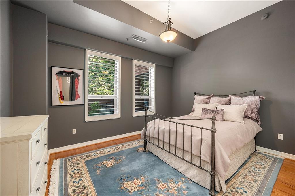 4900 Central Street, Unit 101 Kansas City, MO 64112 - Photo 17 of 37