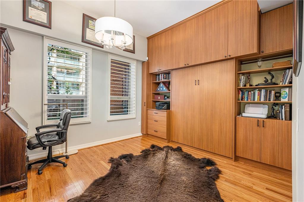 4900 Central Street, Unit 101 Kansas City, MO 64112 - Photo 20 of 37