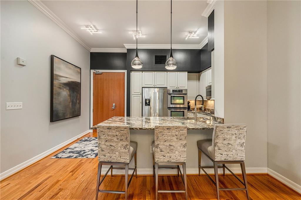 4900 Central Street, Unit 101 Kansas City, MO 64112 - Photo 10 of 37