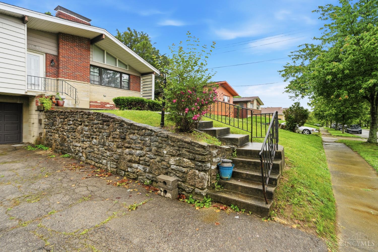 8084 Stillwell Road Cincinnati, OH 45237 - Photo 3 of 53