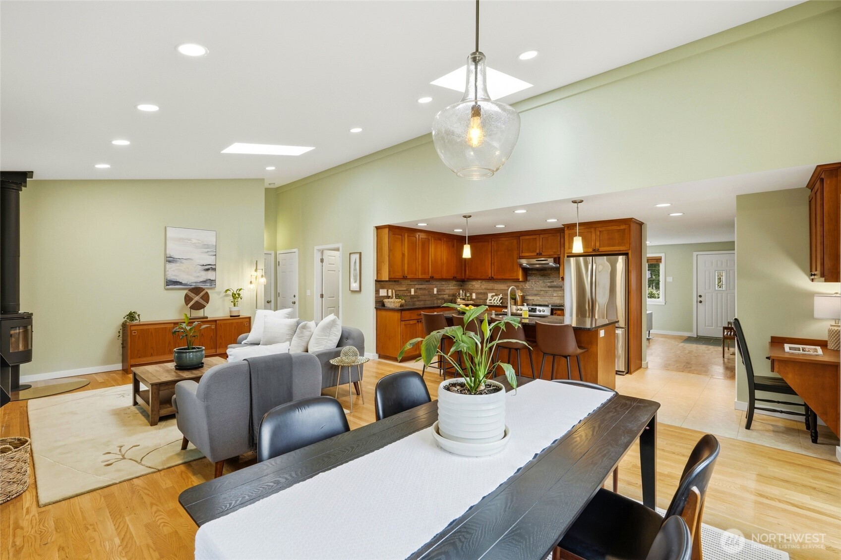 7804 200th Street Southwest Edmonds, WA 98026 - Photo 16 of 37