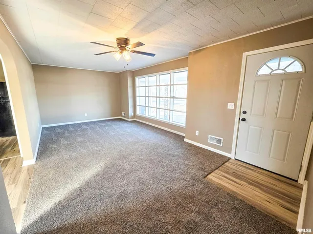 $139,000 | 110 Hickory Street, Flora, IL 62839