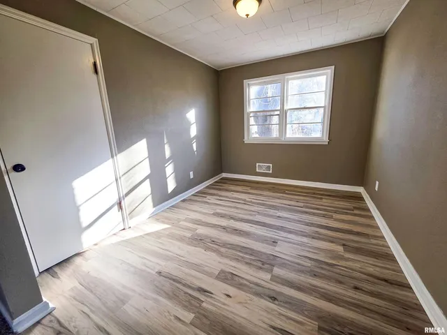 $139,000 | 110 Hickory Street, Flora, IL 62839