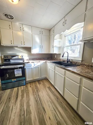 $139,000 | 110 Hickory Street, Flora, IL 62839