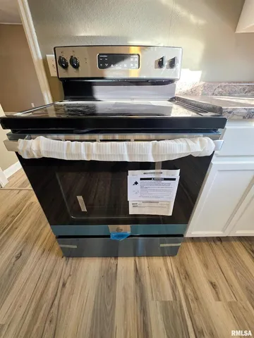 $139,000 | 110 Hickory Street, Flora, IL 62839