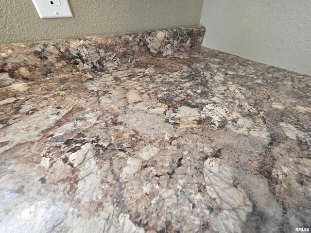 $139,000 | 110 Hickory Street, Flora, IL 62839