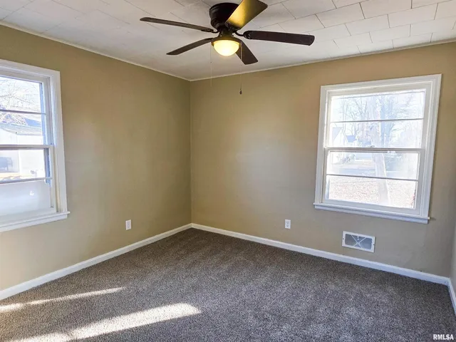 $139,000 | 110 Hickory Street, Flora, IL 62839