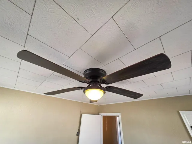 $139,000 | 110 Hickory Street, Flora, IL 62839