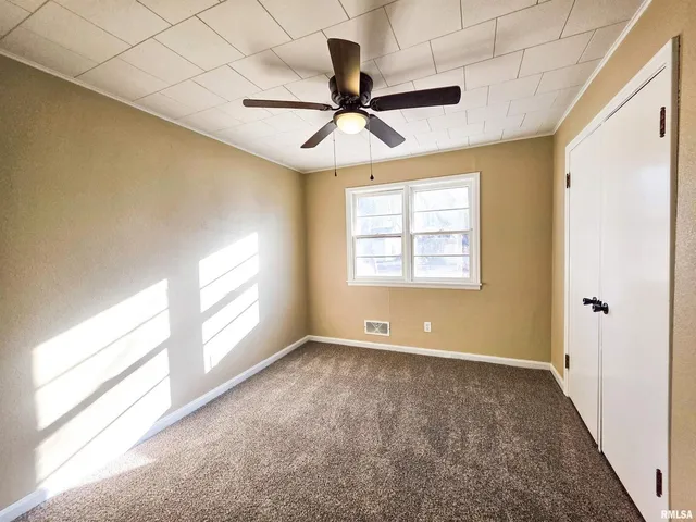 $139,000 | 110 Hickory Street, Flora, IL 62839