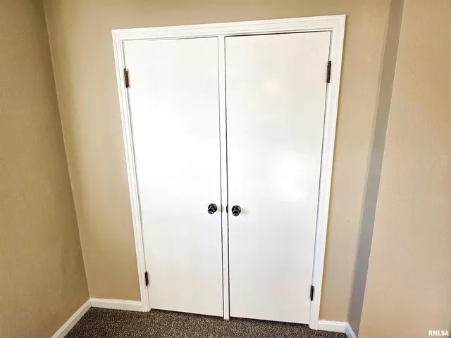 $139,000 | 110 Hickory Street, Flora, IL 62839