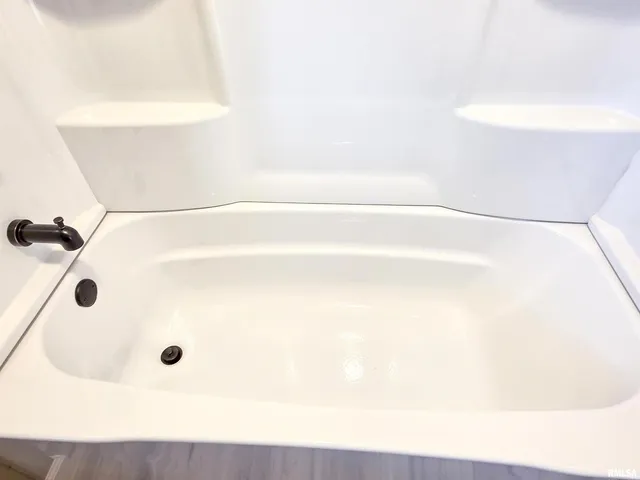 $139,000 | 110 Hickory Street, Flora, IL 62839