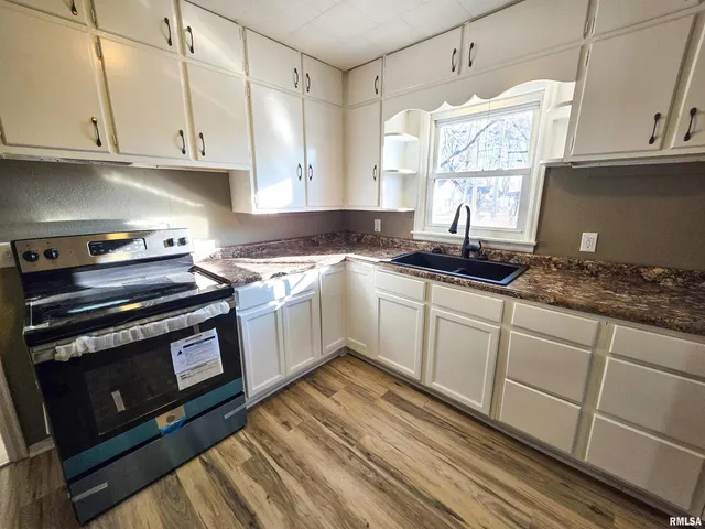 $139,000 | 110 Hickory Street, Flora, IL 62839