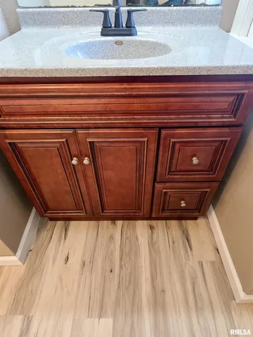 $139,000 | 110 Hickory Street, Flora, IL 62839