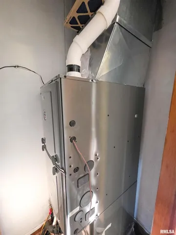 $139,000 | 110 Hickory Street, Flora, IL 62839