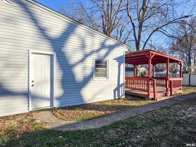 $139,000 | 110 Hickory Street, Flora, IL 62839