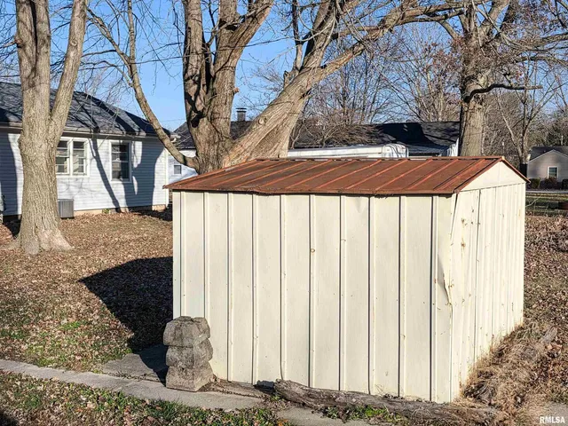 $139,000 | 110 Hickory Street, Flora, IL 62839