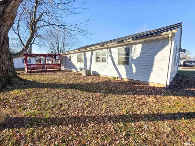 $139,000 | 110 Hickory Street, Flora, IL 62839