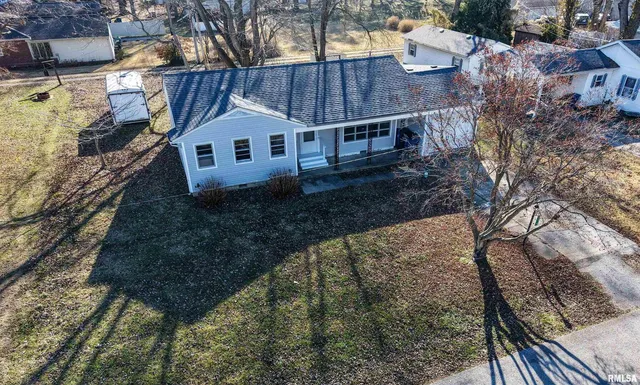 $139,000 | 110 Hickory Street, Flora, IL 62839