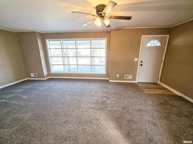 $139,000 | 110 Hickory Street, Flora, IL 62839