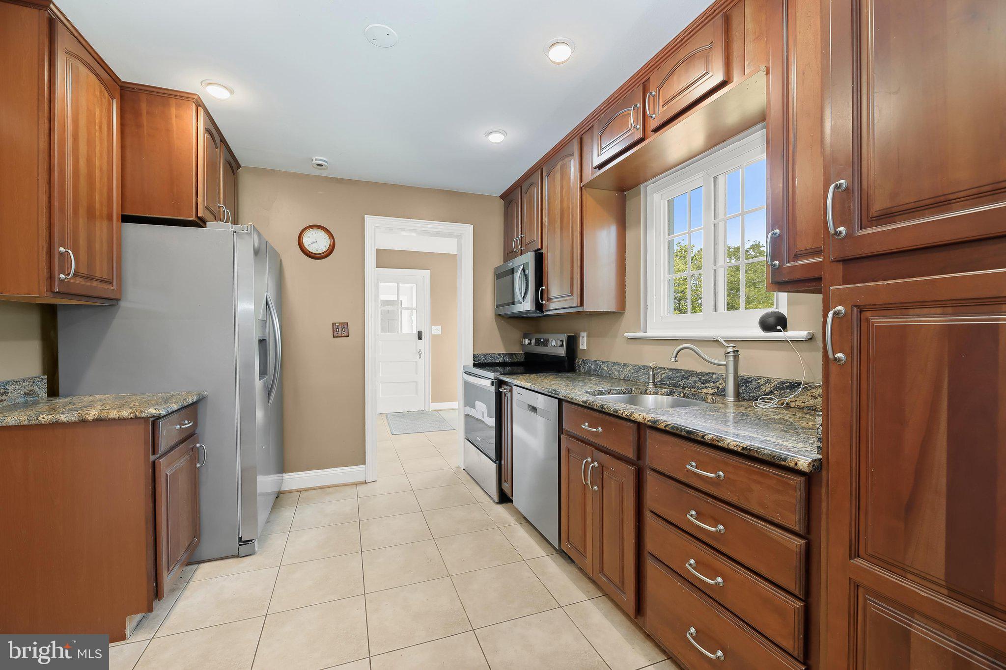 16510 Batchellors Forest Road Olney, MD 20832 - Photo 19 of 107 Kitchen