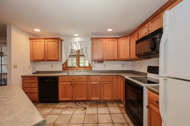 $525,000 | 35 Foch Street, Goffstown, NH 03102