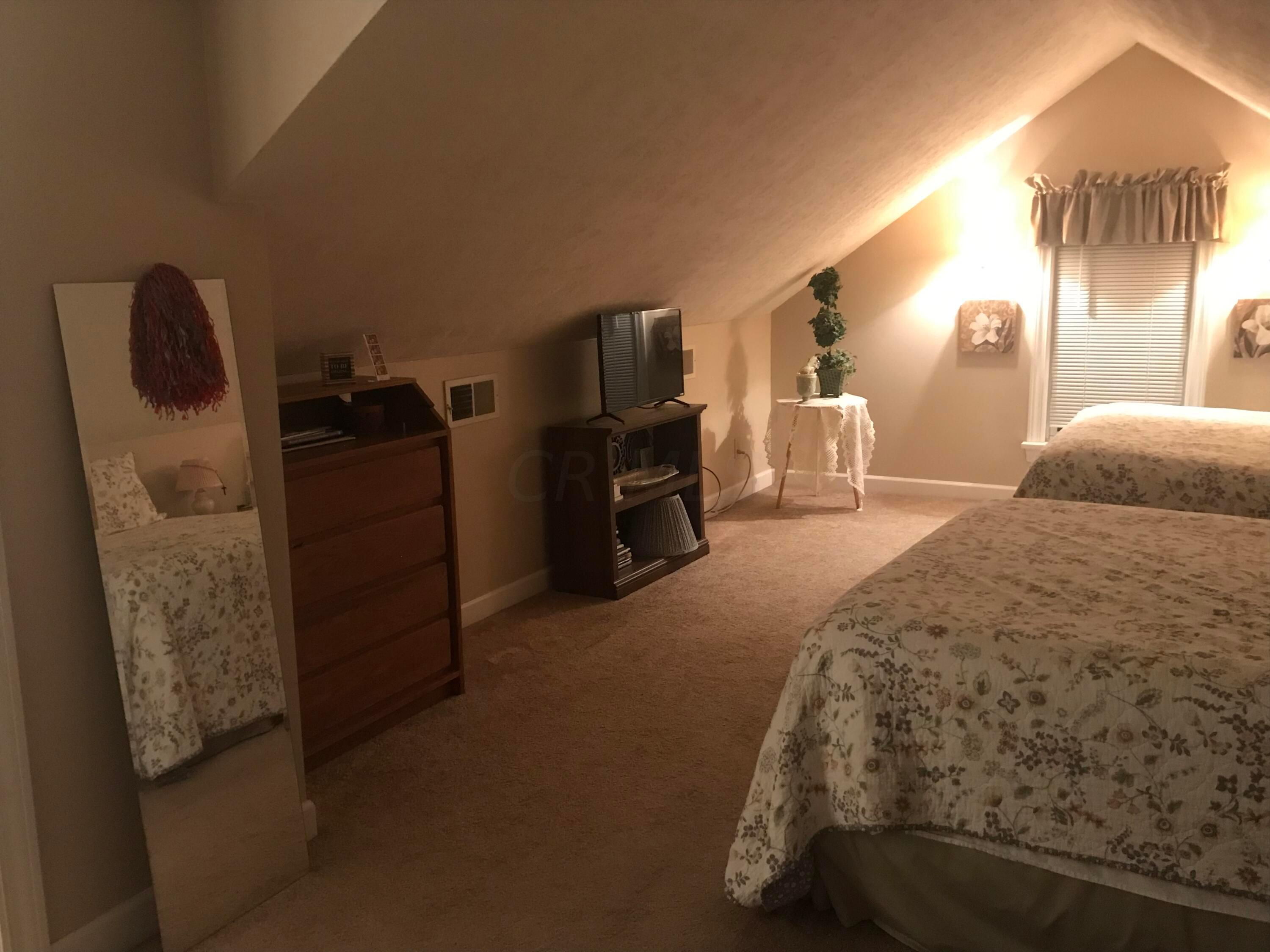 318 Carpenter Road Columbus, OH 43230 - Photo 21 of 28 Upstairs Bedroom