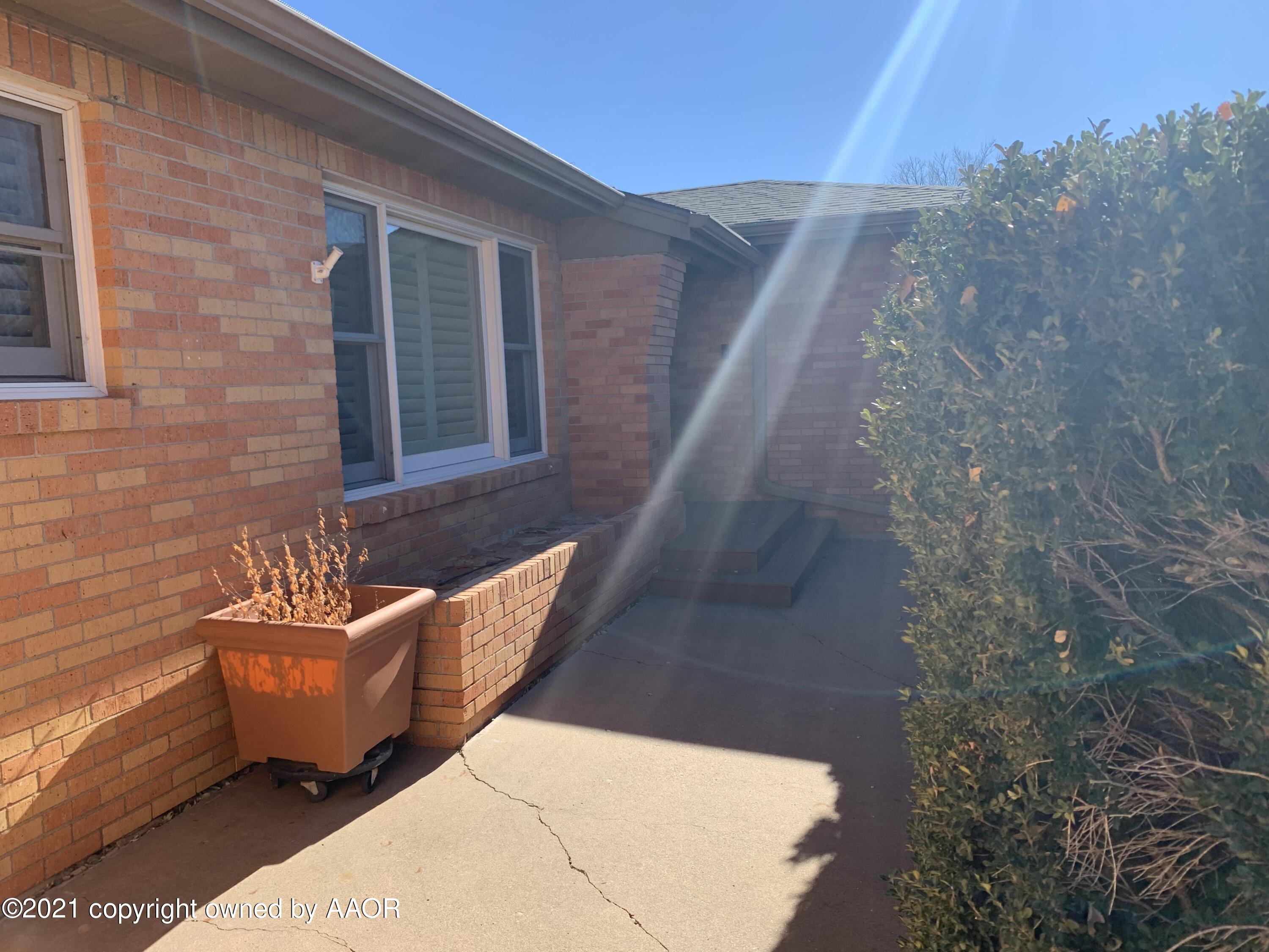 3413 South Rusk Street Amarillo, TX 79109 - Photo 3 of 33 FBF01BD7-5802-43E8-8A72-B72F21236C96