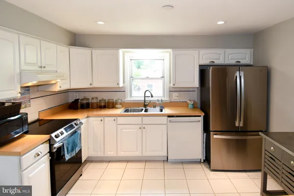 $749,000 | 5812 Piedmont Drive, Alexandria, VA 22310